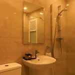 Magnifica Gozitan Pool And Jacuzzi - Happy