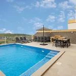 Apartmán Magnifica Gozitan Pool And Jacuzzi - Happy