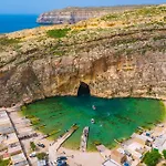 Magnifica Gozitan Pool And Jacuzzi - Happy Apartmán *