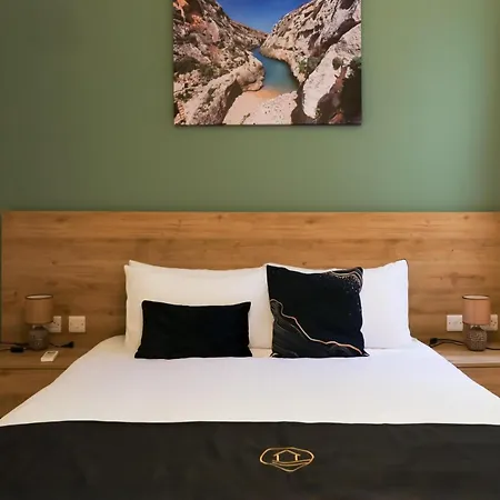 Magnifica Gozitan Pool And Jacuzzi - Happy *