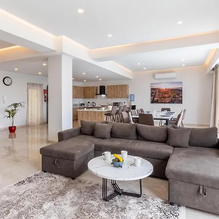 Magnifica Gozitan Pool And Jacuzzi - Happy Apartment