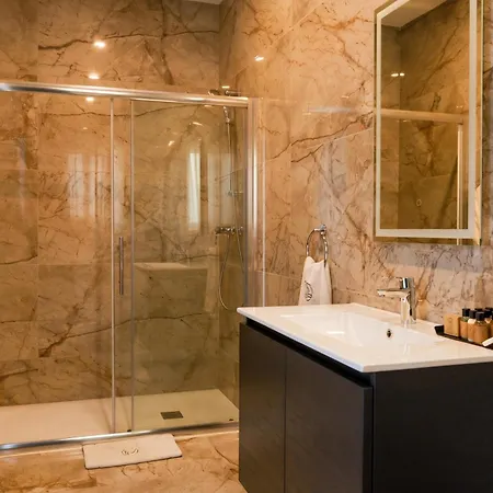 Magnifica Gozitan Pool And Jacuzzi - Happy *